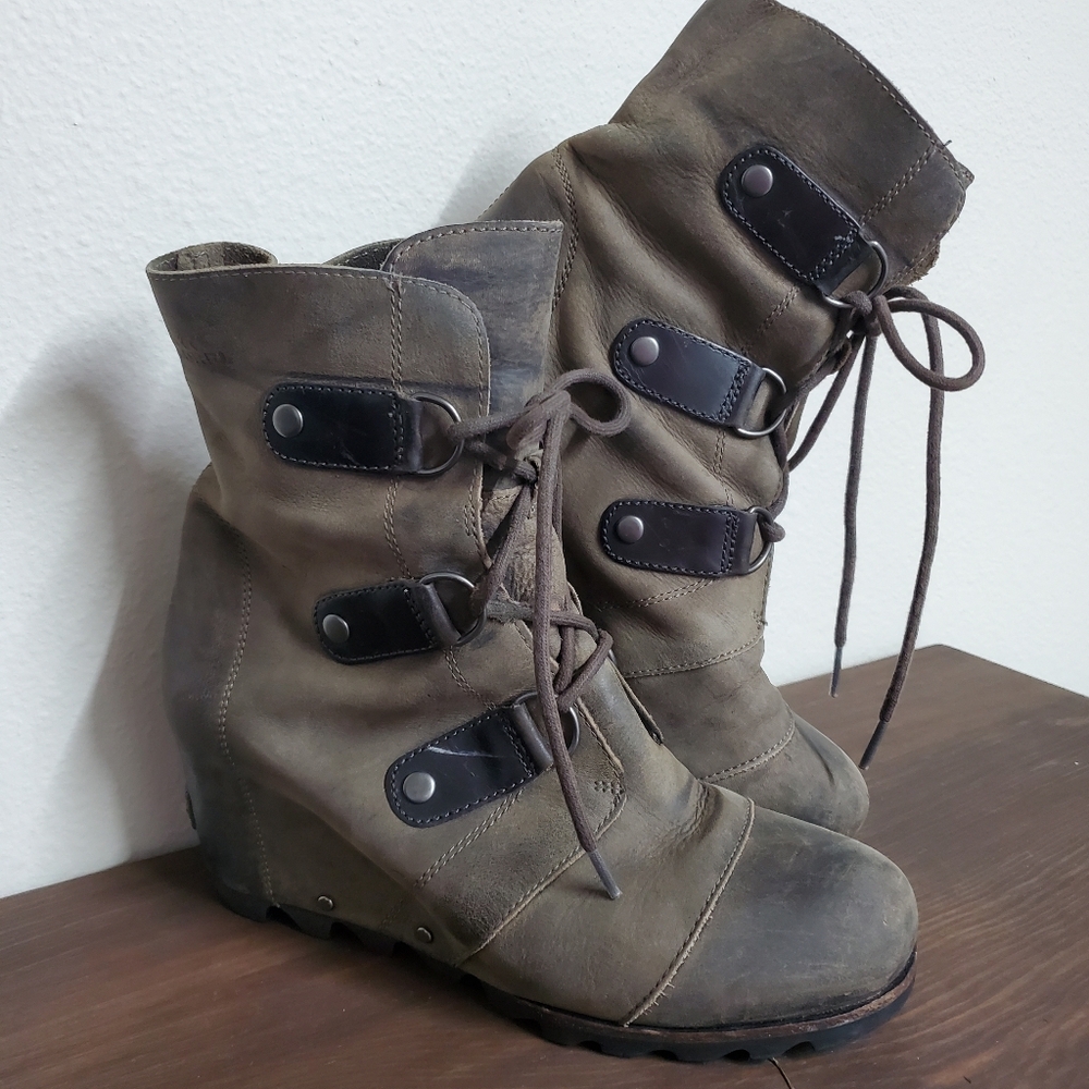 Sorel joan arctic brown lace  wedge booties Size 8.5